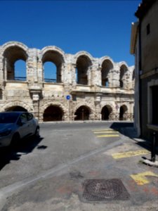 Arles - Rue du Grand Couvent, en arrivant sur les Arènes