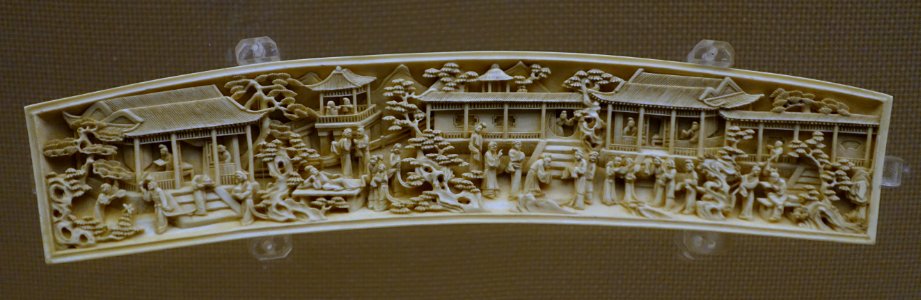 Arm rest carved with the plot of the Dream of the Red Chamber, China, Qing dynasty, 1644-1911 AD, ivory - Sichuan Provincial Museum - Chengdu, China - DSC04645