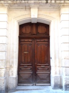 Arles - Rue de la Calade, porte au numéro 16