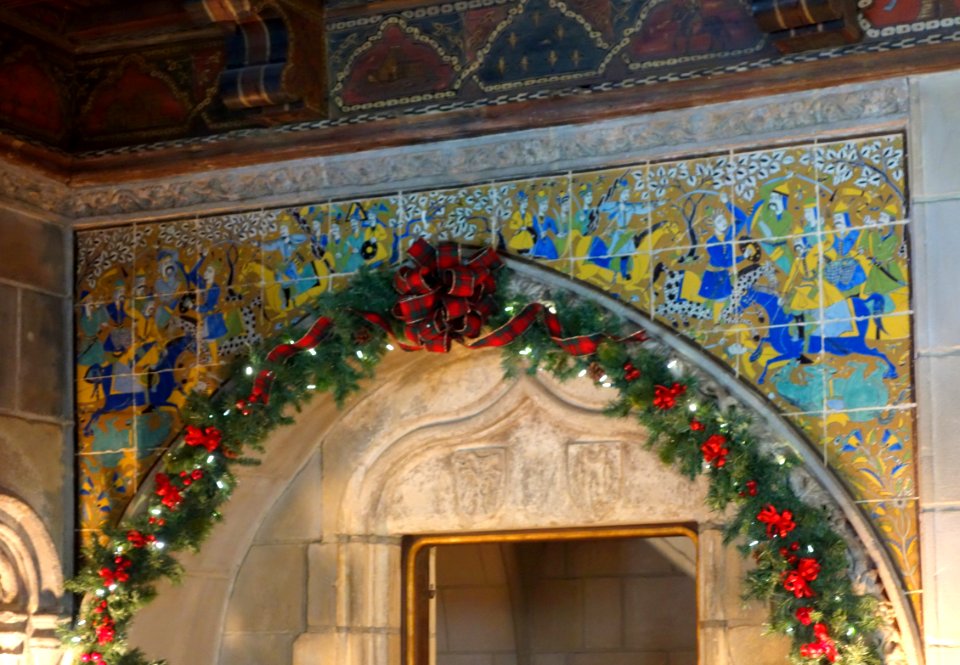 Archway tiles, men - Hearst Castle - DSC06335