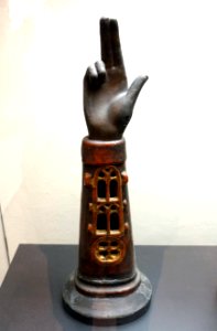 Arm reliquary, Rhineland, mid 1400s, wood, polychrome - Museum Schnütgen - Cologne, Germany - DSC00130