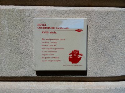 Arles - Hôtel de Courtois, plaque descriptive