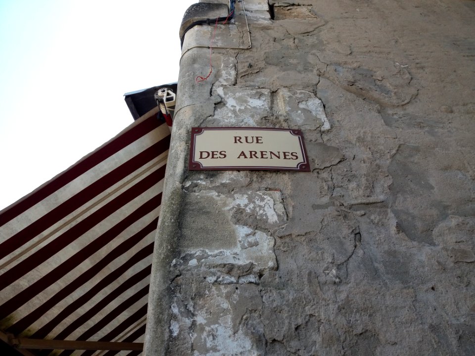 Arles - Rue des Arènes, plaque