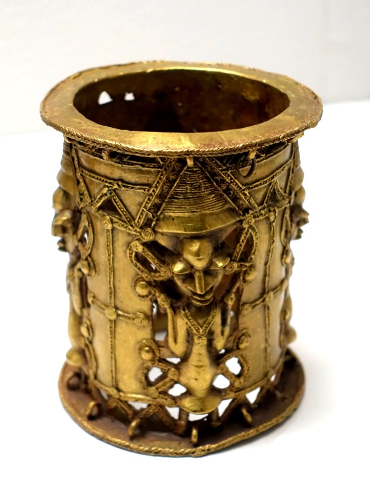 Arm band or vessel stand, Ijebu, Yoruba, 19th century AD, brass - Ethnological Museum, Berlin - DSC02384