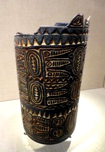 Arm band, Coastal Sepik, Murik people, 19th-20th century, turtle shell, red and white pigment, lime - De Young Museum - DSC01138