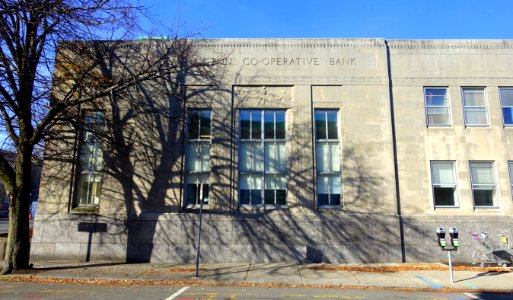 Arlington Co-Operative Bank Building, side view - Arlington, MA - DSC03007