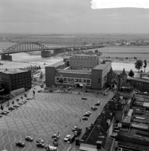 Arnhem omgeving markt St Eusebiuskerk van bovenaf gezien, Bestanddeelnr 916-8942