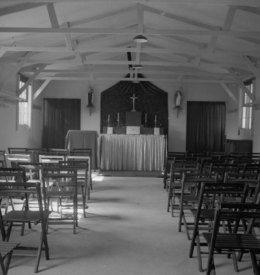 Army 563 The Roman Catholic Chapel. Het Nederlandse Legerkamp in Wolverhampton. , Bestanddeelnr 934-9433