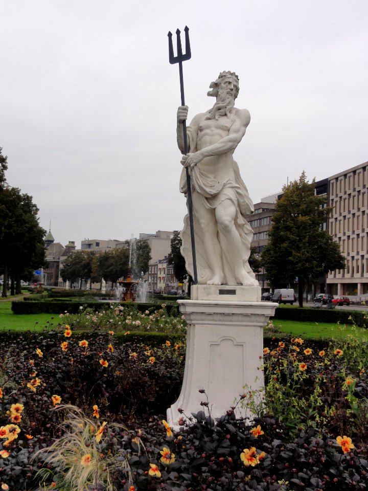 Arnhem Rijksmonument 516721 beeld Poseidon thv Jansbuitensingel 27