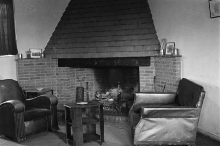 Army 552 A corner in the officers mess. Kantine en recreatieruimtes in het Neder, Bestanddeelnr 934-9422
