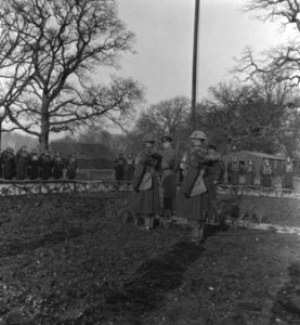Army 604 Prince Bernhard adressing troops leaving for overseas. Het Nederlandse , Bestanddeelnr 934-9464