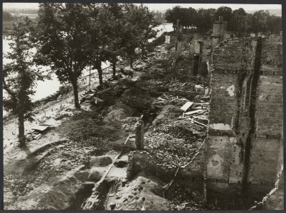 Arnhem 1945. Verwoeste Rijnkade, Bestanddeelnr 31003 009
