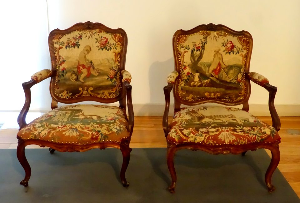 Armchairs, Beauvais, Paco Episcopal de Leiria, 1700-1750 - Museu Nacional de Machado de Castro - Coimbra, Portugal - DSC00245