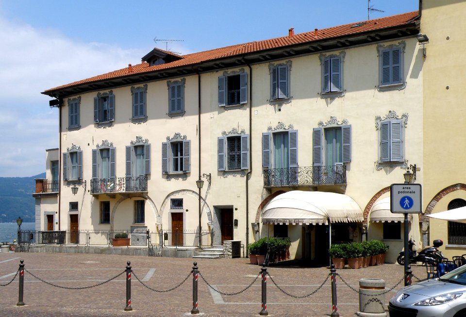 Arona Piazza del Popolo 1.psd