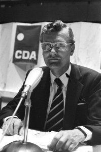 AR-partijraad in Doelen in Rotterdam De Koning (partijvoorzitter), kop, Bestanddeelnr 927-1989