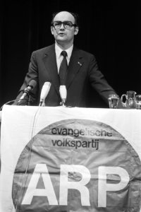AR-Partijraad in Amsterdam (over CDA) Aantjes aan het woord, Bestanddeelnr 928-5172