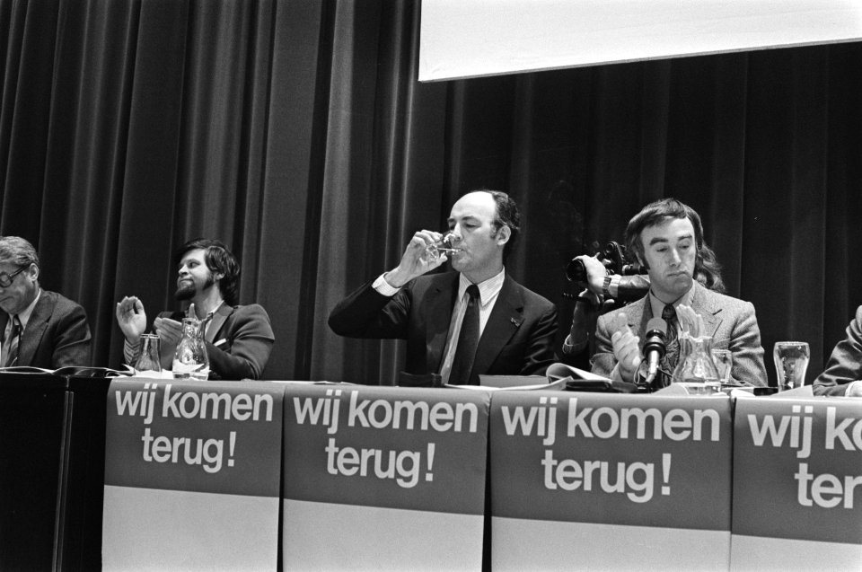AR-Partijraad in Amsterdam (over CDA) Aantjes en De Boer, Bestanddeelnr 928-5166