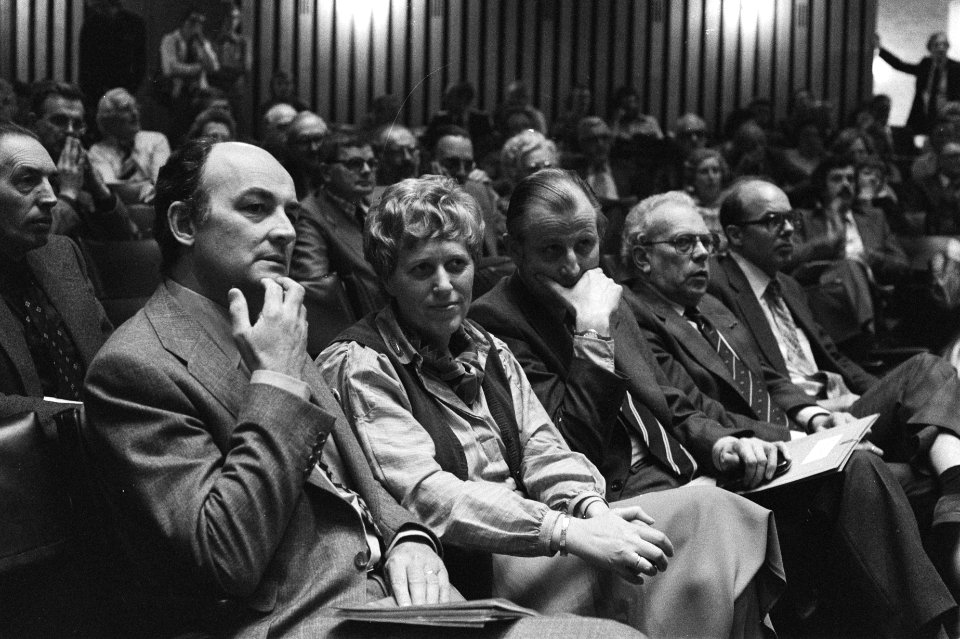 ARP partijraad Hoogeveen vlnr Aantjes, mevrouw Kraayeveld, De Jong , Albeda, Bestanddeelnr 929-7285