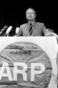 AR-Partijraad in Amsterdam (over CDA) prof. Goudzwaard (kop), Bestanddeelnr 928-5177