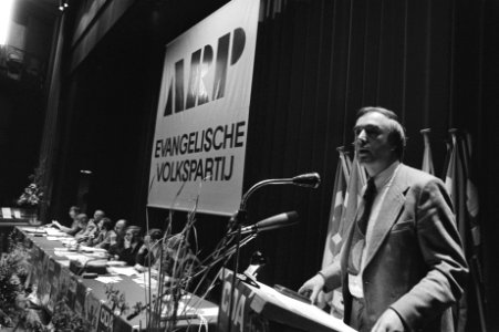 ARP partijraad Hoogeveen De Boer tijdens rede en overzicht stand, Bestanddeelnr 929-7290