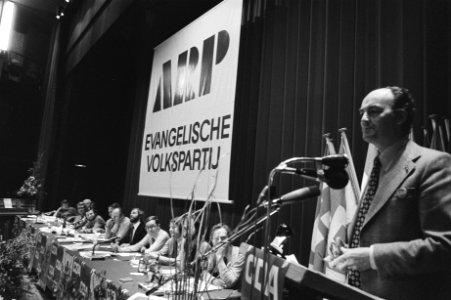 ARP partijraad Hoogeveen Aantjes tijdens toespraak, Bestanddeelnr 929-7287