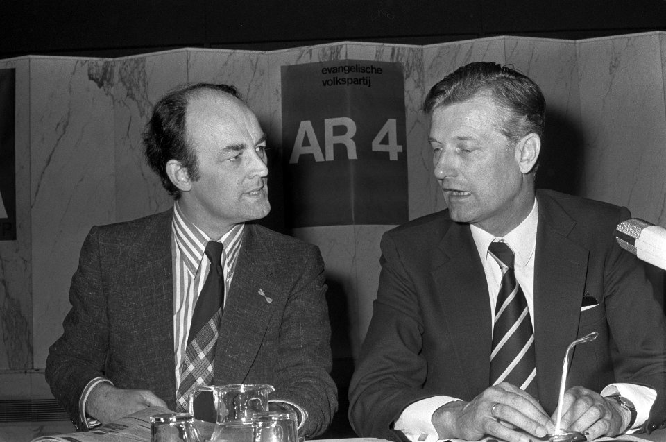AR-partijraad in Doelen in Rotterdam Aantjes (l) en De Koning (r), Bestanddeelnr 927-1990
