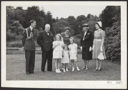 Bbezoek Winston Churchill en zijn gezin aan Nederland, een jaar na de bevrijding, Bestanddeelnr 078-1027
