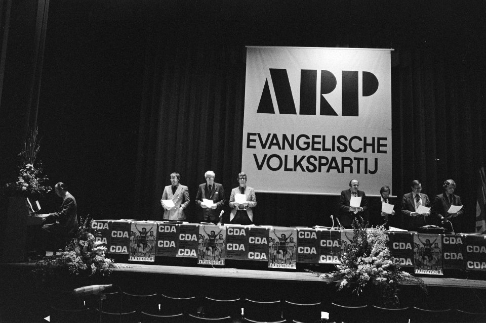 ARP partijraad Hoogeveen overzicht en staatssecretaris Koopman (midden), Bestanddeelnr 929-7293