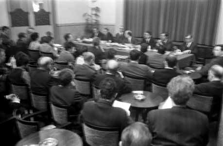 ARP en KVP organiseerden een forum n.a.v. de ontwikkelingen in de PvdA en de rec, Bestanddeelnr 922-2520
