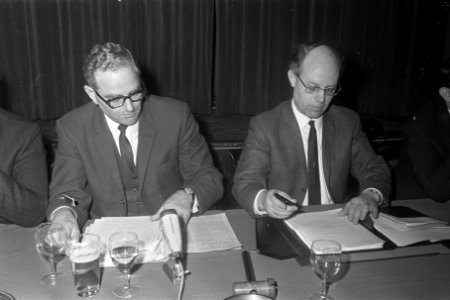 ARP en KVP organiseerden een forum n.a.v. de ontwikkelingen in de PvdA en de rec, Bestanddeelnr 922-2519