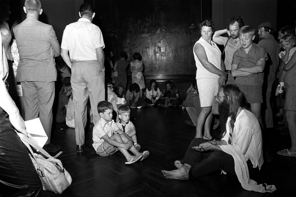 BBK bezet Nachtwachtzaal in Rijksmuseum, Amsterdam tegen falend cultuurbeleid, Bestanddeelnr 923-5867