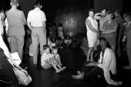 BBK bezet Nachtwachtzaal in Rijksmuseum, Amsterdam tegen falend cultuurbeleid, Bestanddeelnr 923-5867