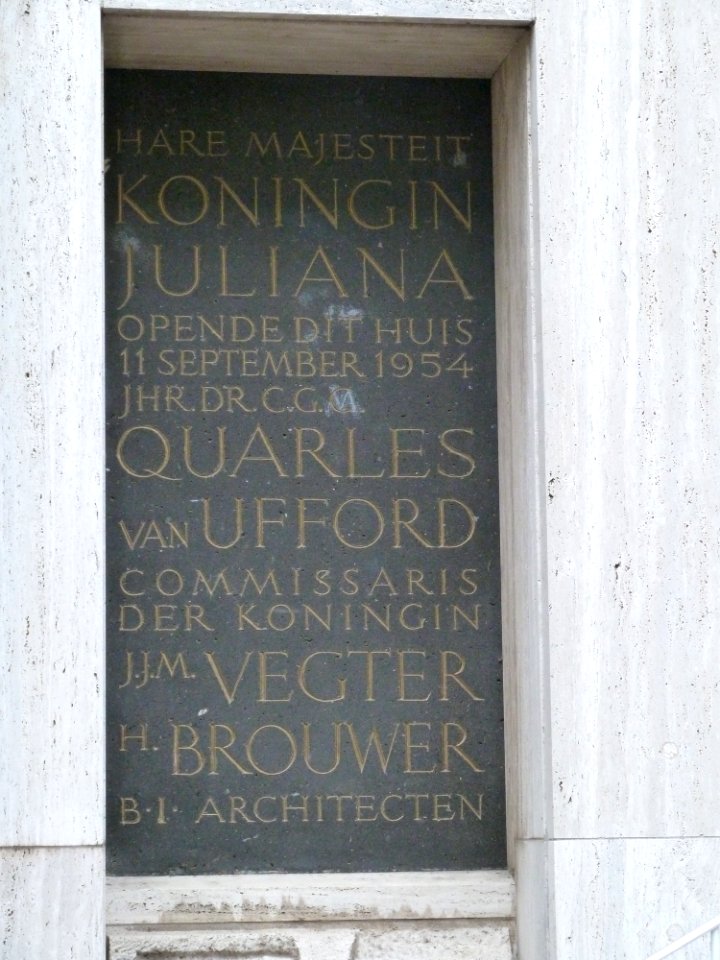 Arnhem-steenreliëf provinciehuis2