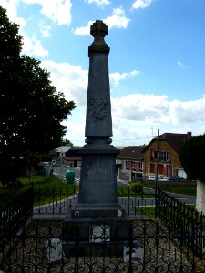 Arnicourt (Ardennes) monument aux morts