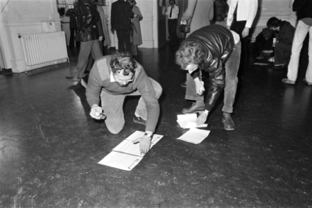 BBK-ers in Stedelijk uit solidariteit bezetters BBK-pand aan Keizersgracht, Bestanddeelnr 929-1616