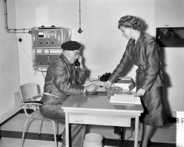 BB-ers verblijven als oefening 7 dagen in een bunker onde de grond te Berg en Da, Bestanddeelnr 911-6972