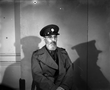 Arnold Vas Dias. In uniform als speciale oorlogscorrespondent van het Nederlands, Bestanddeelnr 935-1105