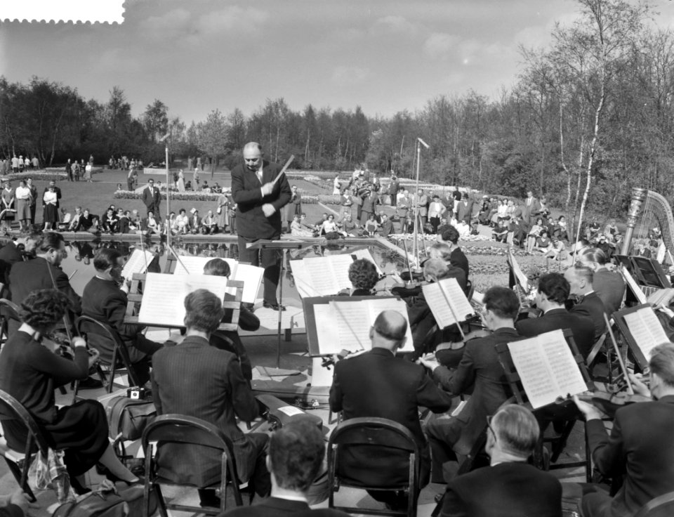 BBC concertorchestra geeft een concert op de Keukenhof, Bestanddeelnr 910-3209