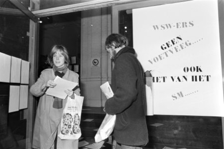 BBK-ers in Stedelijk uit solidariteit bezetters BBK-pand aan Keizersgracht, Bestanddeelnr 929-1617