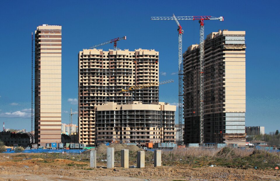 City home construction crane hoisting