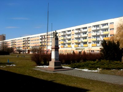 Bdg Błonie pomnik 04-2013