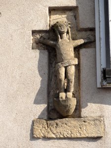 Bazailles (Meurthe-et-M.) croix sur façade maison