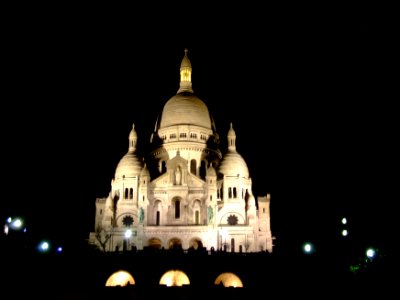 Basilique du Sacré Coeur at night photo