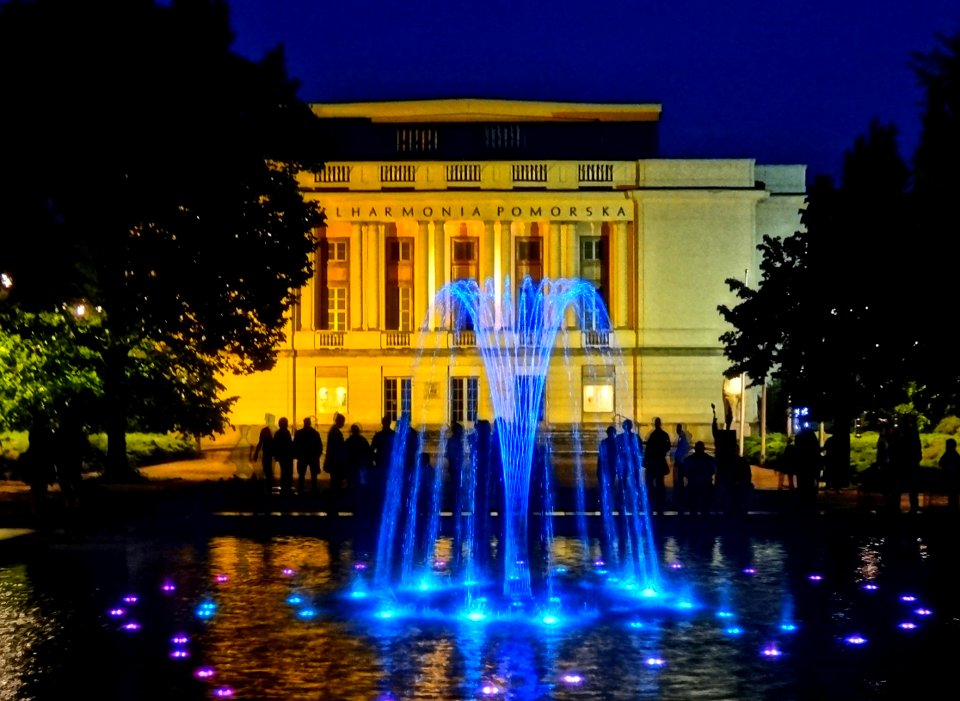 Bdg FilharmoniaPomorska fountain z1 5-2014
