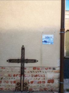 Basilique d'Ars - Croix marquant l'emplacement de l'ancien cimetière