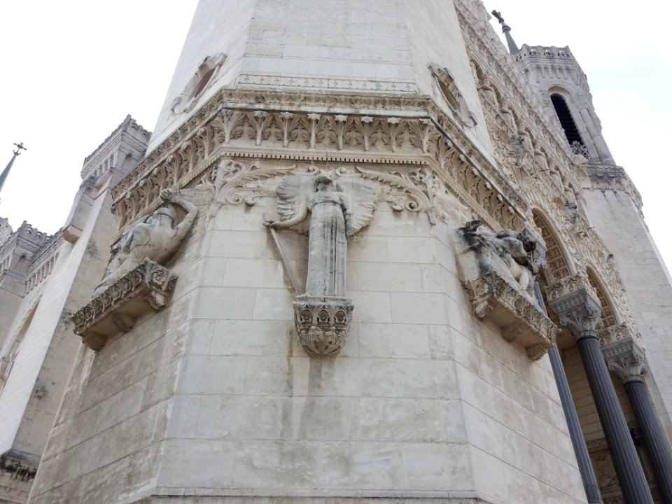 Basilique Notre-Dame de Fourvière - Tour de la Force - Reliefs - Ange à l'épée