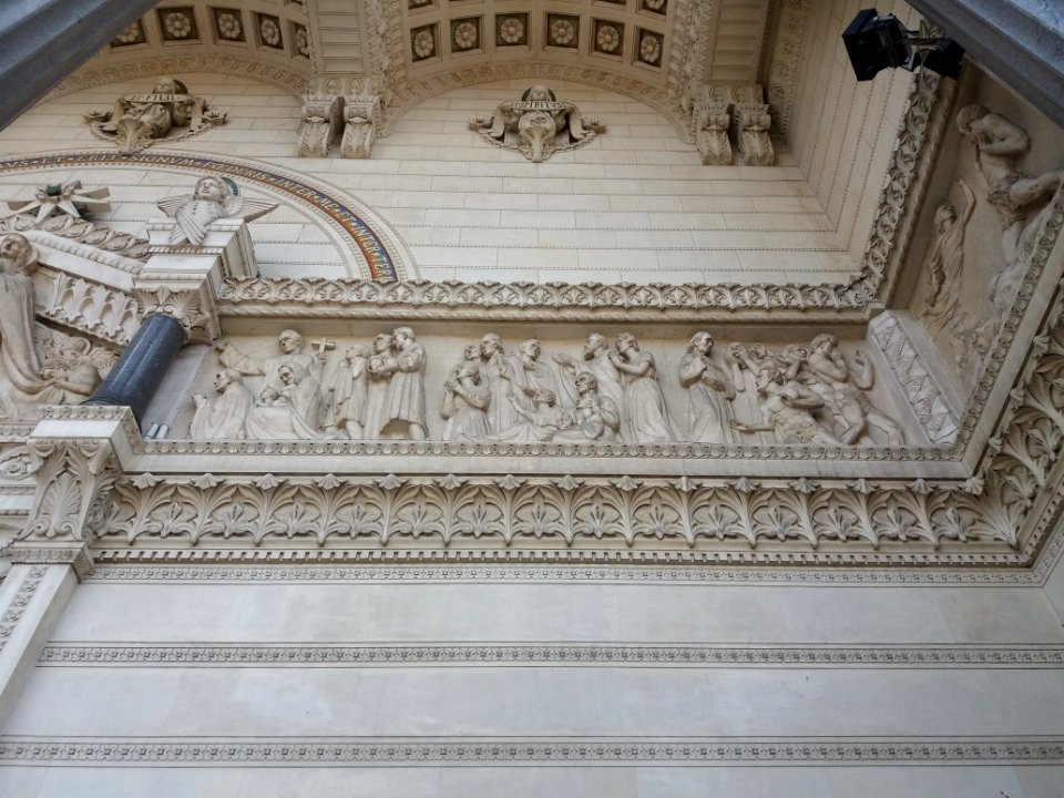 Basilique Notre-Dame de Fourvière - Frontispice - Relief - Côté droit