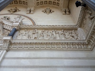 Basilique Notre-Dame de Fourvière - Frontispice - Relief - Côté droit