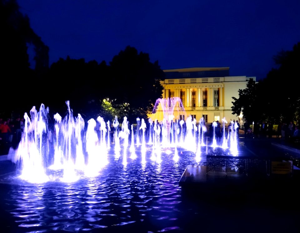 Bdg FilharmoniaPomorska fountain 11 5-2014