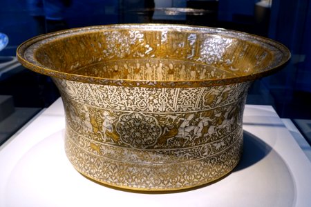 Basin, Syria, c. 1240 AD, brass inlaid with silver - Freer Gallery of Art - DSC04704
